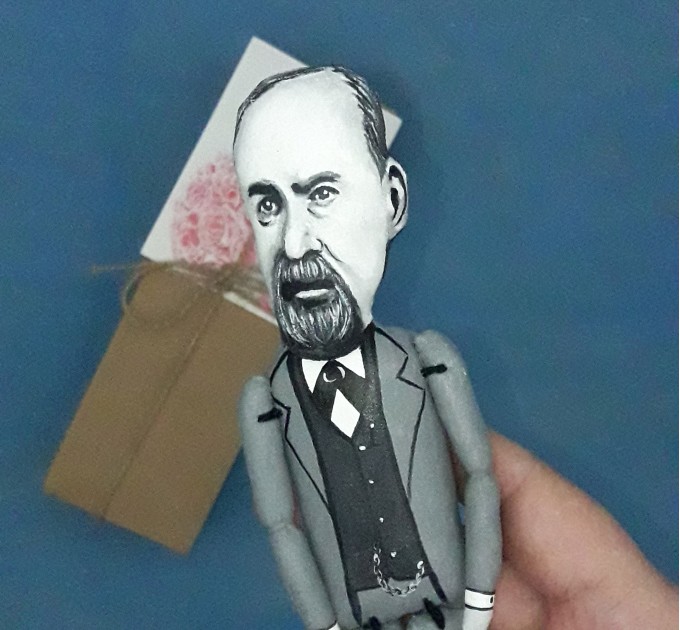 Austrian neurologist, the founder of psychoanalysis -  physical therapy art - Collectible figurine hand painted + miniature books