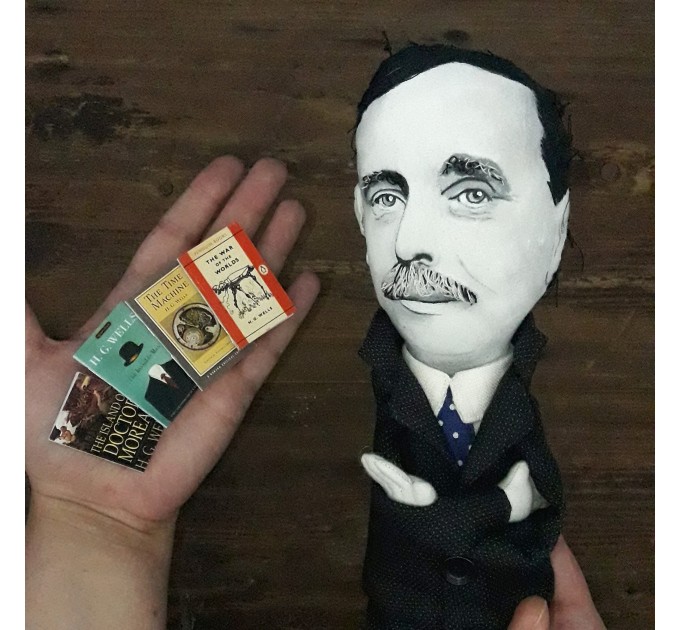 H.G. Wells writer author - sience fiction fans gift - Collectible doll + miniature books