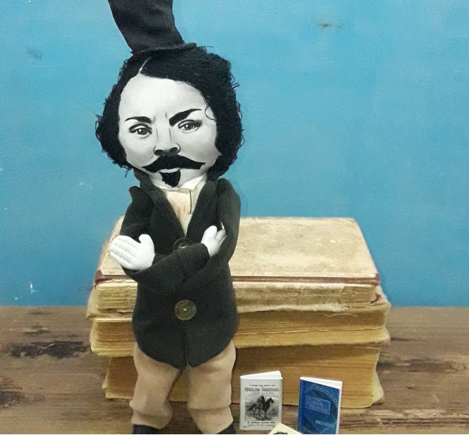 Capitaine Thomas Mayne Reid American novelist - Readers & Writers gift - book shelf decor - Collectible doll + miniature books