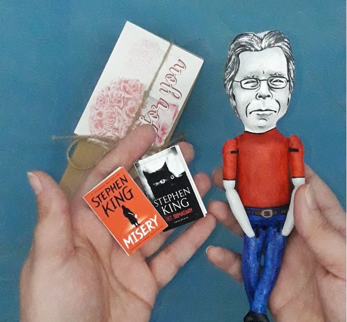 Master of horror figurine - Gifts for Readers & Writers - doll hand painted + Miniature Books