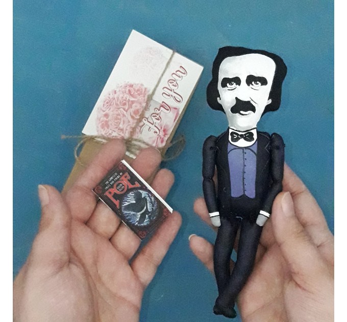 Edgar Allan Poe figurine - Literary Gift for Readers - Collectible doll + miniature books