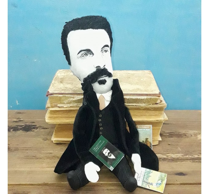 Famous French author 19 th century - Literary gift - Book group gift - Collectible doll + miniature books