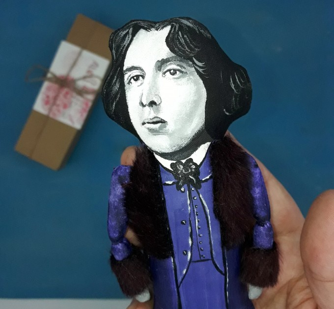 Oscar Wilde literary figurine, poet, writer, author The Picture of Dorian Gray. - Literary Gift for Readers & Writers - collectible doll + Miniature Book