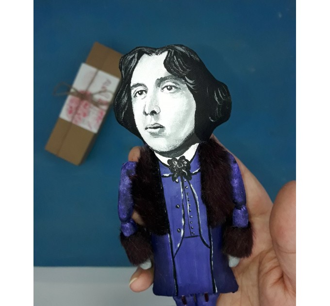 Oscar Wilde literary statuette, Gift for Readers! collectible doll + Miniature Book