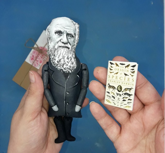 Charles Darwin scientist action figure, English naturalist, geologist and biologist, atheist - Theory of evolution - biology teacher gift - Collectible doll + miniature book