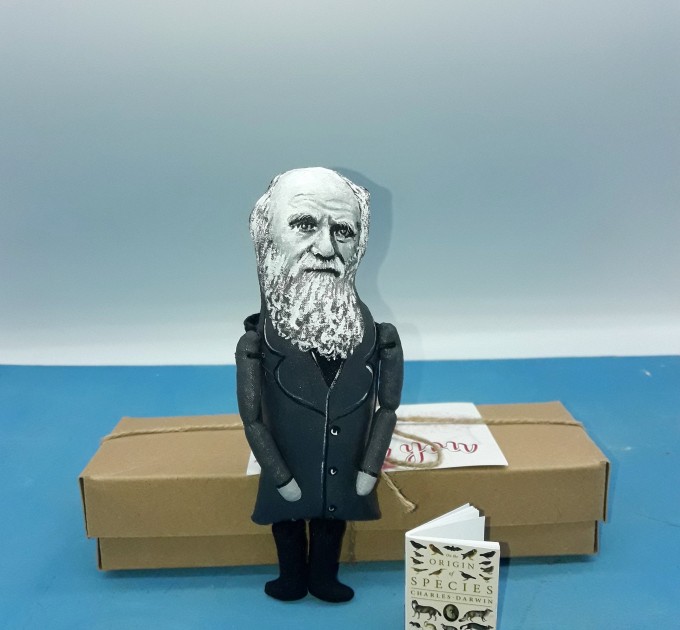 Charles Darwin scientist action figure, English naturalist, geologist and biologist, atheist - Theory of evolution - biology teacher gift - Collectible doll + miniature book