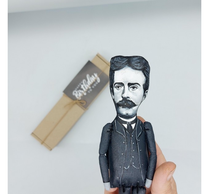 Winslow Homer figurine, famous American landscape painter of 19th-century - Art teacher gift!