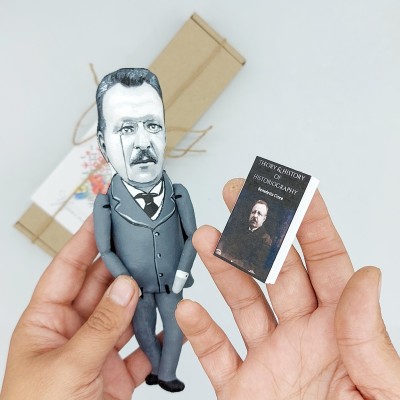 Benedetto Croce figurine