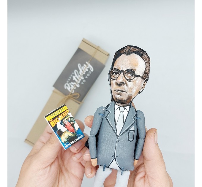 Raymond Chandler figure, American-British novelist, famous Mystery writer - Readers gift!