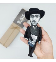 Fernando Pessoa figurine