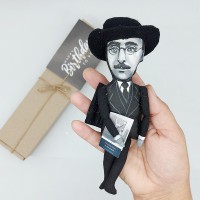 Fernando Pessoa figurine