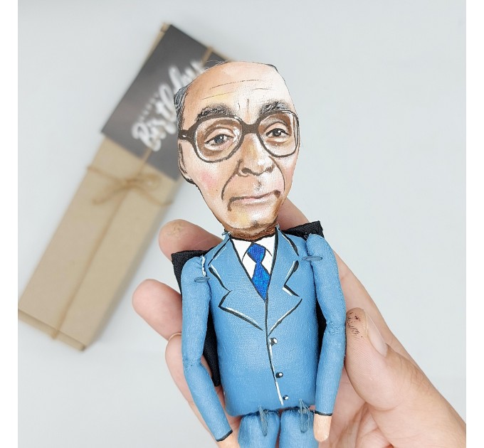 Jose Saramago figurine, Portuguese writer Nobel Prize in Literature - Book lover art