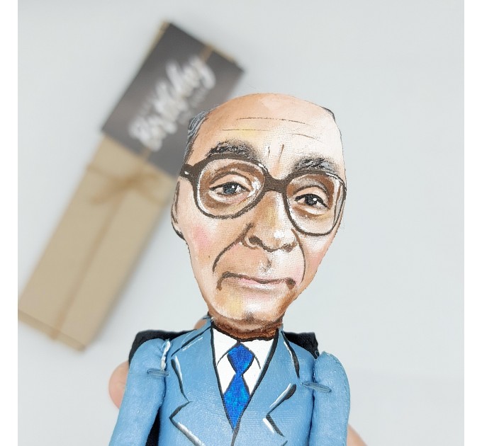 Jose Saramago figurine, Portuguese writer Nobel Prize in Literature - Book lover art
