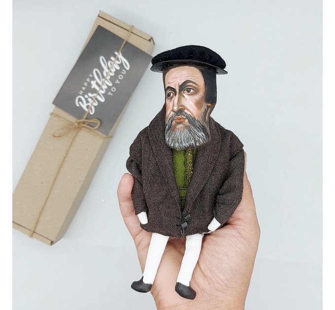 Hernan Cortes figurine, famous Spanish explorers and conquistador - Educational Gift for Historians and Teacher