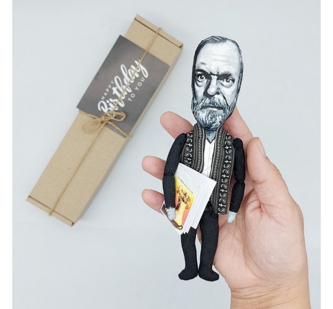 Terry Gilliam figurine, famous American-British filmmaker, comedian and actor - the Monty Python - Retro movie gift