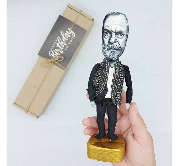 Terry Gilliam figurine, famous American-British filmmaker, comedian and actor - the Monty Python - Retro movie gift
