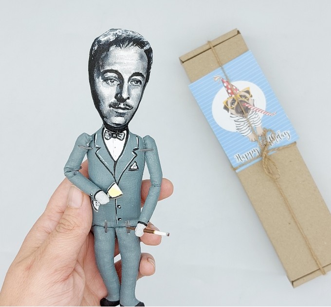 Tennessee Williams playwright, screenwriter figurine