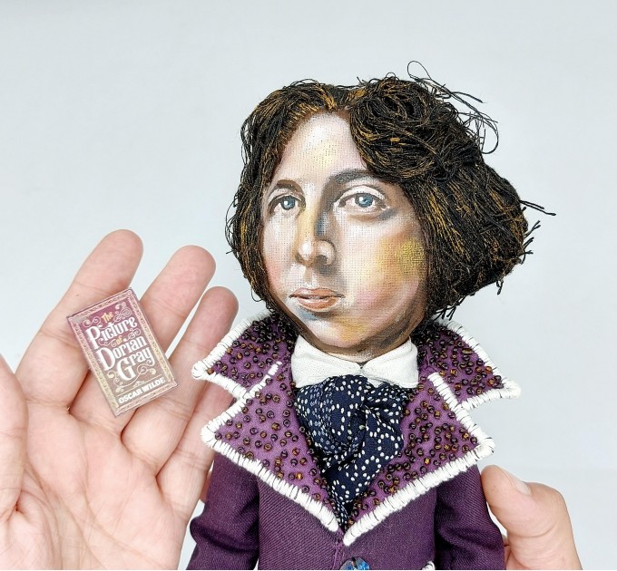 Oscar Wilde doll