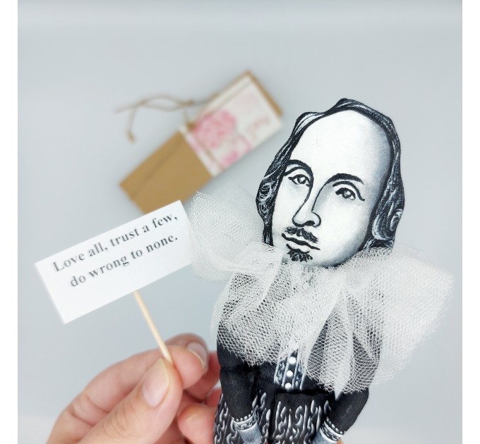 William Shakespeare English playwright, poet, author Hamlet - Bookworm gift - book shelf decor