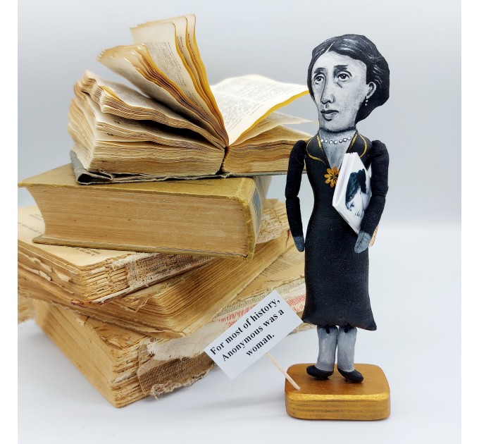 Virginia Woolf famous women feminist figure, author Mrs Dalloway - Bookworm gift!