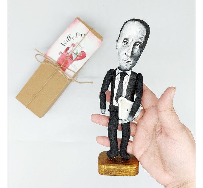 Marcel Duchamp famous painter Dada, sculptor figurine - Cubism fans! 