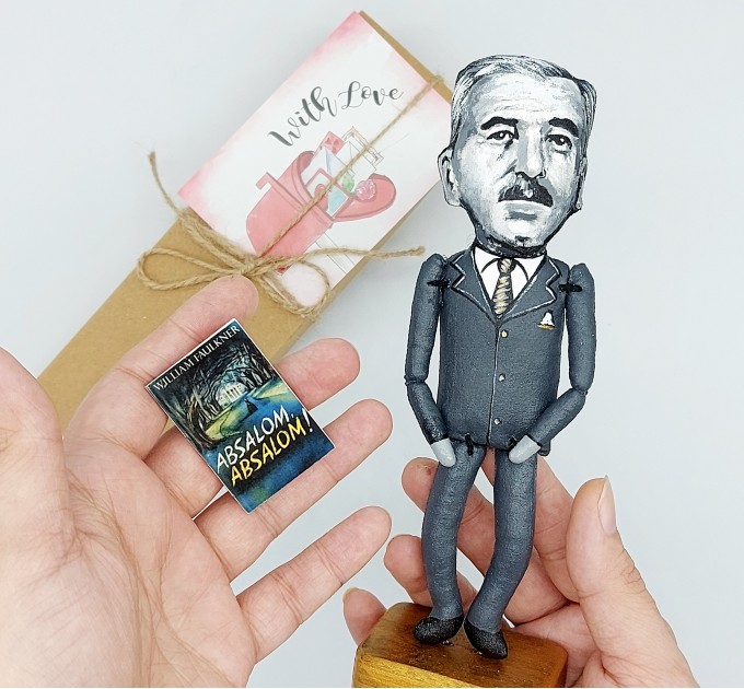 William Faulkner famous writer figurine - Literary gift!