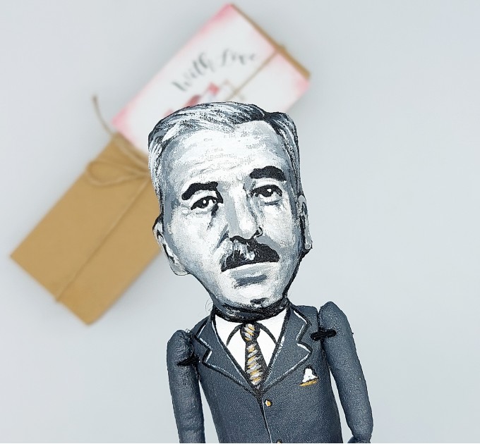 William Faulkner famous writer figurine - Literary gift!
