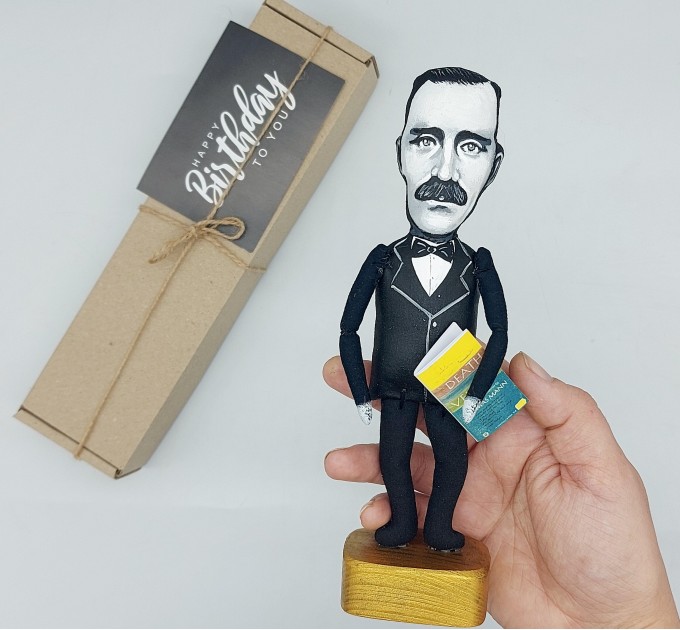 Thomas Mann famous German novelist figurine - Book lover gift!