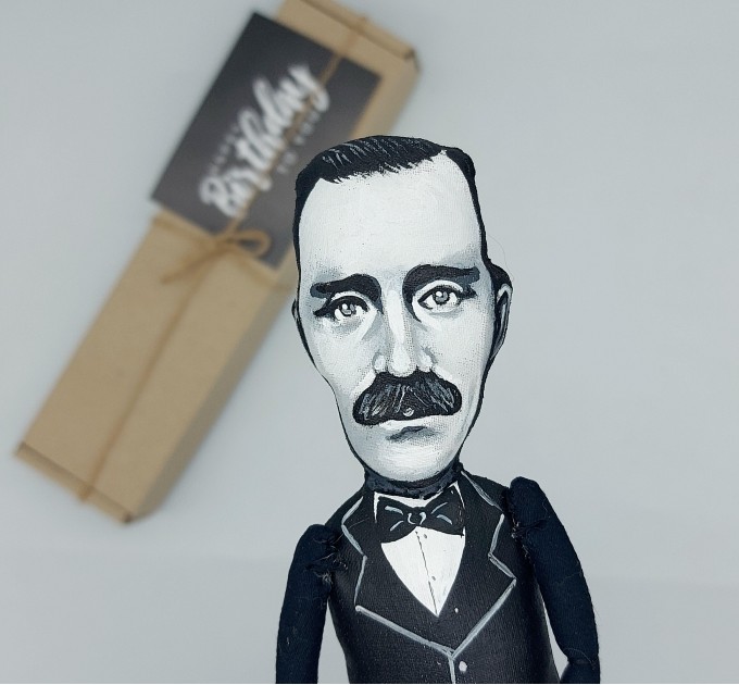 Thomas Mann famous German novelist figurine - Book lover gift!