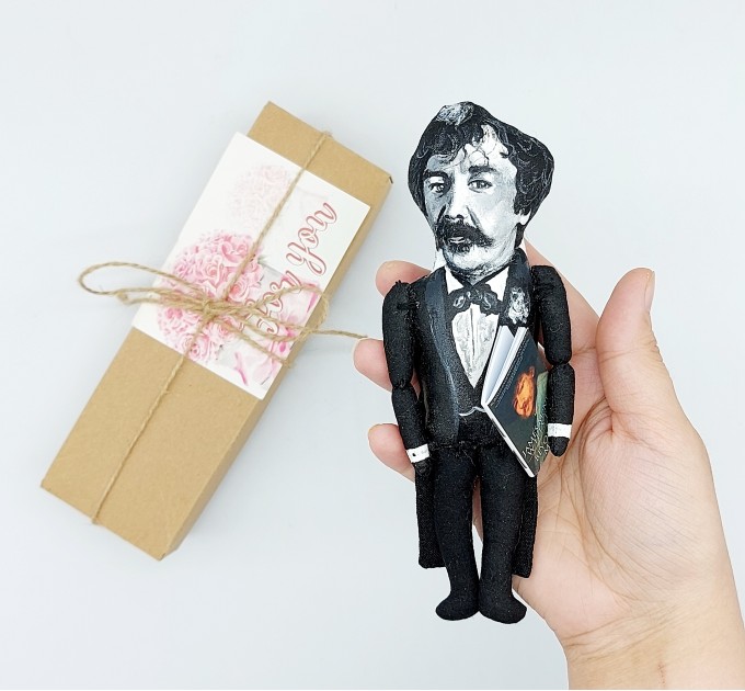 James Whistler American painter figurine