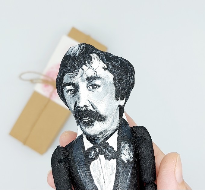 James Whistler American painter figurine