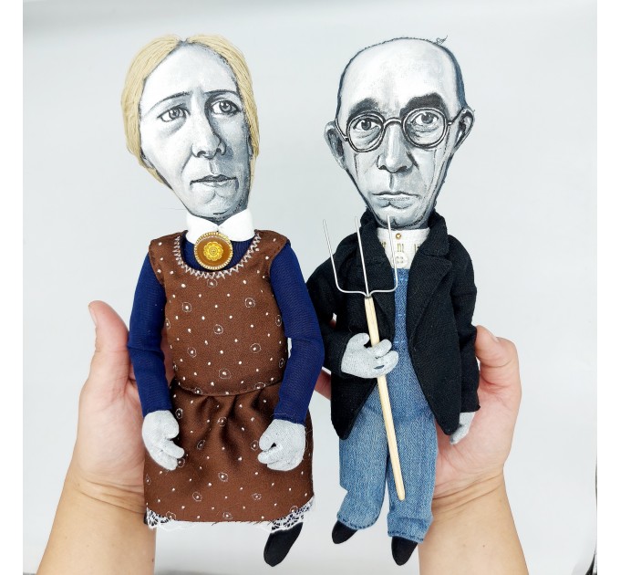 Dolls farmers, famous painting American Gothic Grant Wood