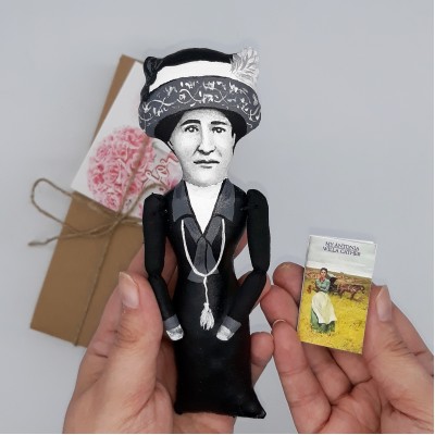 Willa Cather figurine