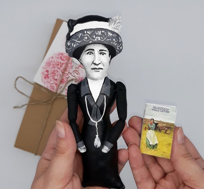 Willa Cather literary action figure 1:12, American women writer - My Ántonia - literature gift, gift for book nerd - Collectible doll hand painted