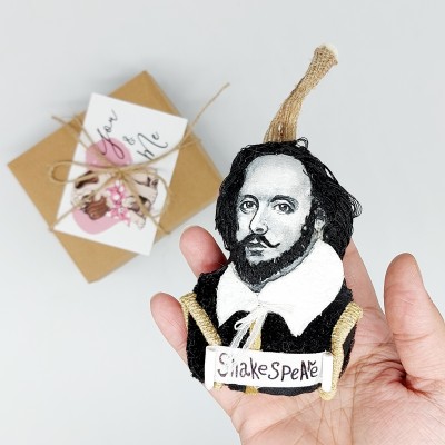 William Shakespeare bag charm