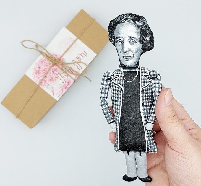 Hannah Arendt thinker action figure, philosopher - political philosophy - book shelf decoration - Gift for philosopher - Collectible doll hand painted