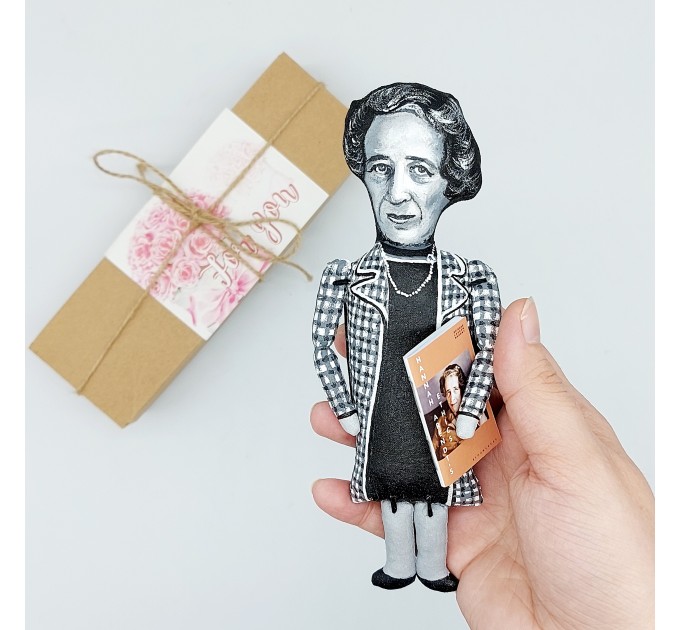 Hannah Arendt philosopher figure