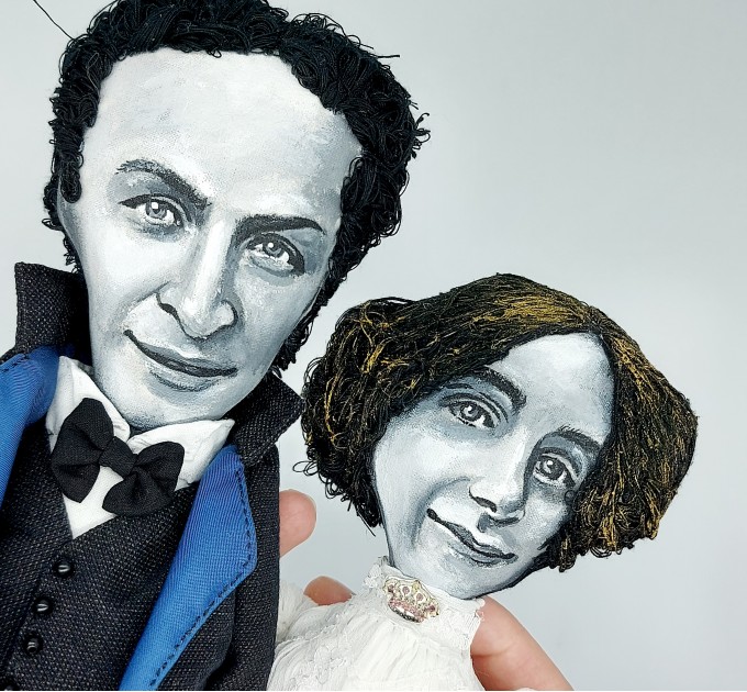 Harry Houdini and wife Bess dolls