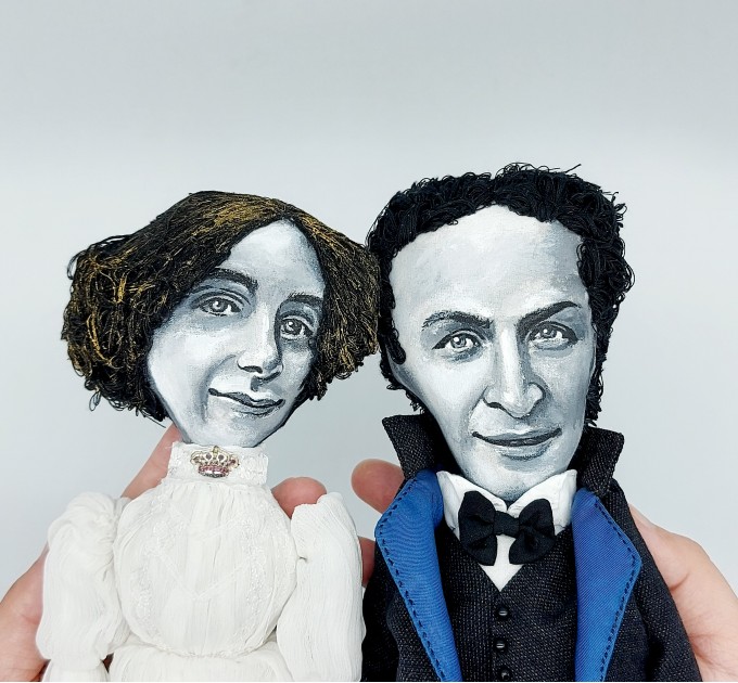 Harry Houdini and wife Bess dolls