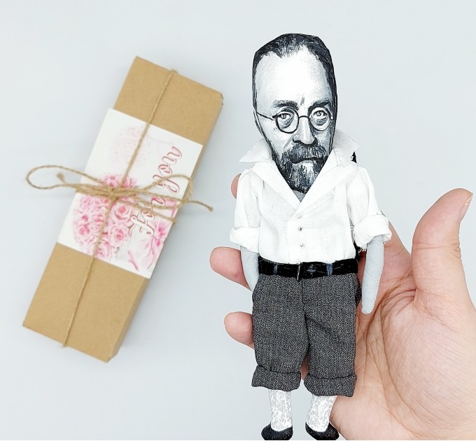 Henri Matisse famous artist action figure + standing folding easel + picture - sculptor gift, Art teacher gift - collectible miniature doll hand painted