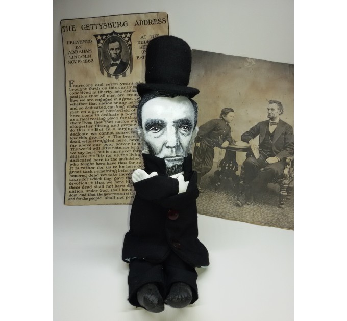 Abraham Lincoln figurine 16th president US - History teacher gift - Father's history gift - Patriotic decor - Collectible miniature doll