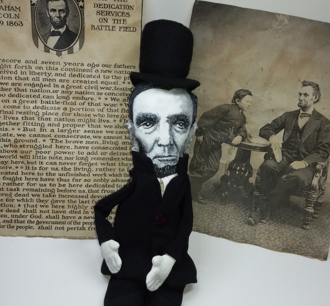 Abraham Lincoln figurine 16th president US - History teacher gift - Father's history gift - Patriotic decor - Collectible miniature doll