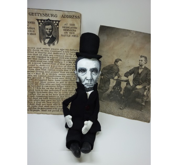 Abraham Lincoln figurine 16th president US - History teacher gift - Father's history gift - Patriotic decor - Collectible miniature doll