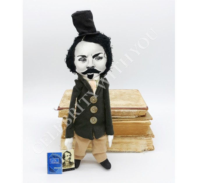 Capitaine Thomas Mayne Reid American novelist - Readers & Writers gift - book shelf decor - Collectible doll + miniature books