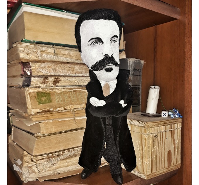 Famous French author 19 th century - Literary gift - Book group gift - Collectible doll + miniature books