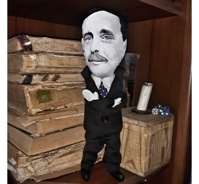 H.G. Wells writer author - sience fiction fans gift - Collectible doll + miniature books