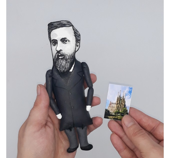 Antoni Gaudí figurine, architect Catalan Modernism - Gifts for architects - Thoughtful gift - Collectible handmade doll hand painted