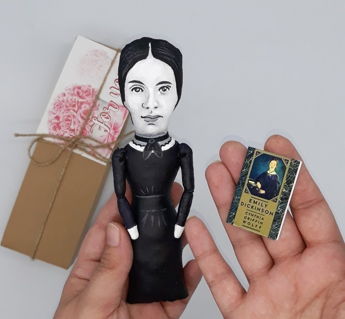 Emily Dickinson famous poetry figurine, Readers gift, library decor - Collectidle doll 