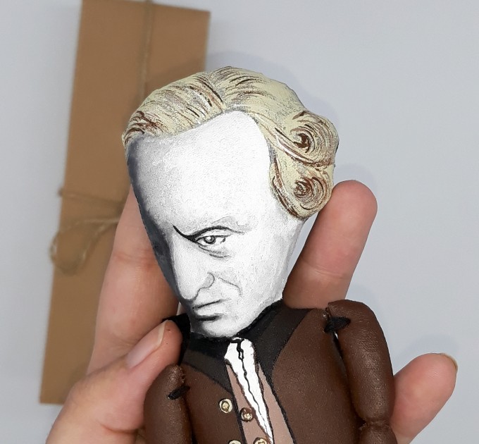 Immanuel Kant little thinker doll, German philosopher in the Age of Enlightenment - Book nerd gift, literature gift, a unique collection for smart people - Handmade philosopher doll hand painted + Miniature Book