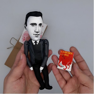 JD SALINGER figurine